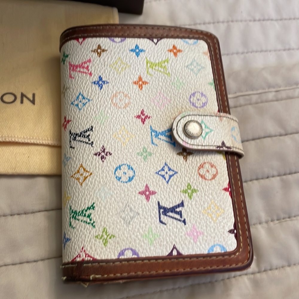 Takashi murkami white Louis Vuitton preloved kiss lock wallet lv gold - Picture 2 of 14
